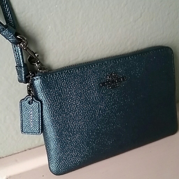 ↪️COACH LEATHER WRISTLET↩️️ 💙  - Picture 6 of 8